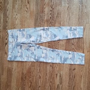 (S) Aritzia Talula Soft Camo Print Leggings Loungewear Casual Weekend Athleisure
